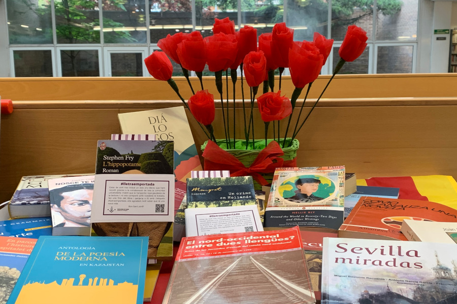 Les biblioteques de la UdL celebren Sant Jordi. FOTO: UdL